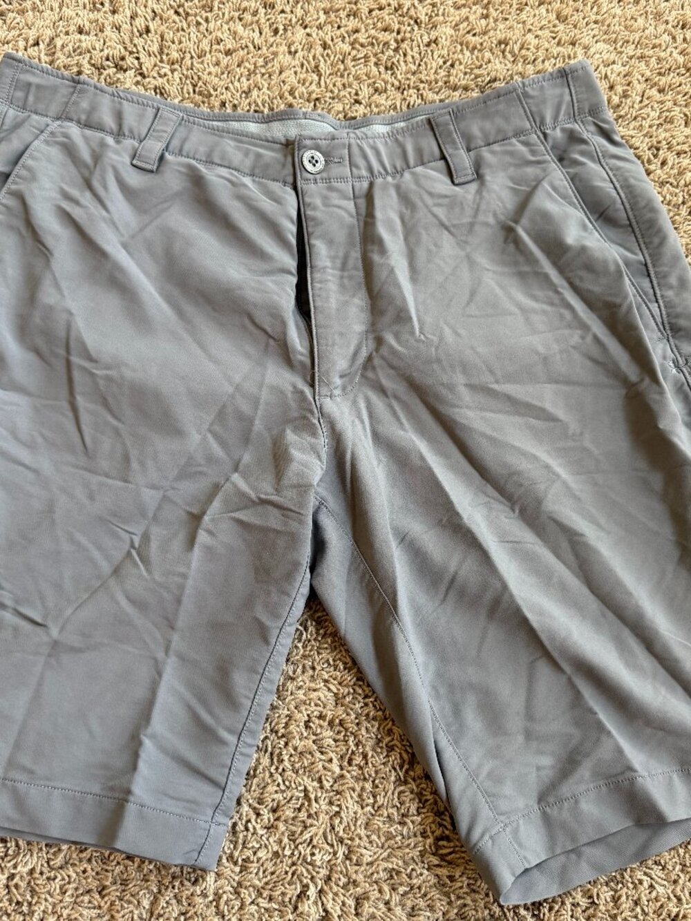 Under Armour Golf Shorts; Size 38 Waist; Gray color